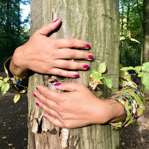 Câliner les arbres: les bienfaits de la Sylvothérapie