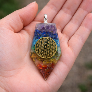 Collier Pendentif Énergie Orgone Pointe 7 Chakras