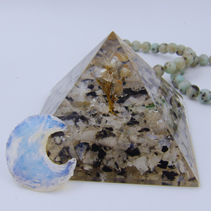 Pyramide Orgone CLARTÉ D'ESPRIT Arbre de Vie Cristal de Roche