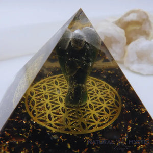 Pyramide Orgone CÉLESTE Tourmaline et Quartz Fantôme pyramide orgonite