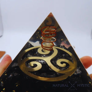 Pyramide Orgone TRISKEL Shungite Cristal de Roche pyramide orgonite
