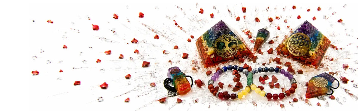 Pyramide en résine aux couleurs de l’arc-en-ciel avec un motif de mandala doré.